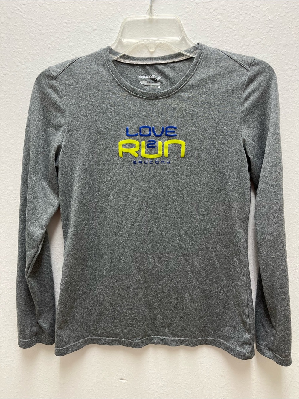 Saucony Women's S Gray Long Sleeve Crew Neck Love 2 Run Graphic Tee Stretch